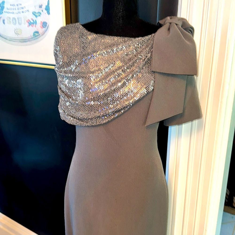 Women’s Badgley Mischka size 2 silver grey evening gown dress NWT